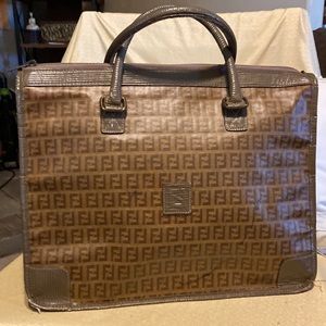 Vintage FENDI tote 👜 has aged gracefully shows wear but still beautiful